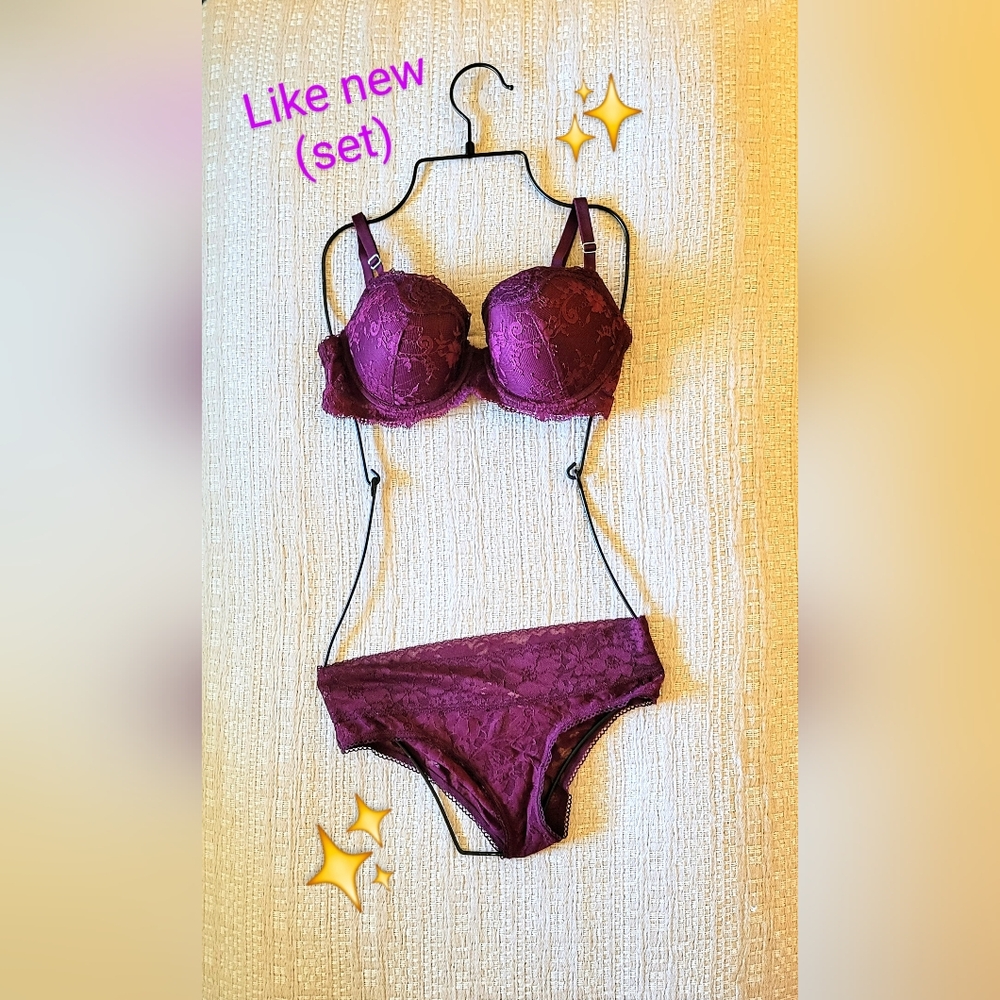 LIKE NEW - Victoria's Secret Bra